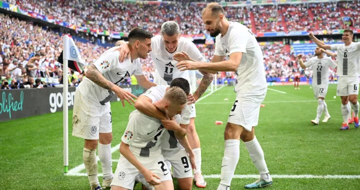 Fudbalska reprezentacija Slovenije (Slovenija)Benjamin ŠeškoAndraž ŠporarAdam Gnezda ČerinJaka BijolJan Gorenc Stanković