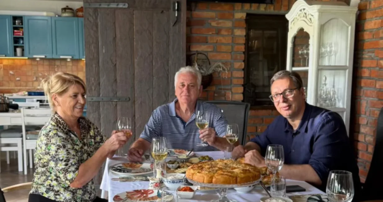 Aleksandar Vučić, Tomislav Nikolić i njegova supruga Dragica Nikolić, Vučić na ručku kod Nikolića/Instagram