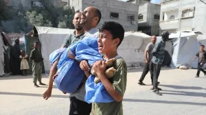 Najmanje 34 Palestinaca, uključujući djecu i osam osoba koje su išle po vodu, ubijeno je u nedjelju u nizu izraelskih zračnih napada usmjerenih na stambena područja i šatore za raseljene osobe širom Pojasa Gaze, prema medicinskim i lokalnim izvorima/Moiz Salhi