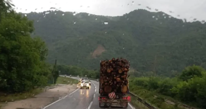 kiša, stanje na cestama, voda na cesti, smanjena vidljivost, stanje na putevma/Viber