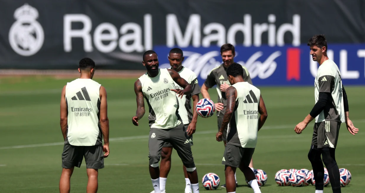 Soccer Football - Club World Cup - Real Madrid Training - Gardens North Country District Park, Palm Beach Gardens, Florida, U.S. - June 15, 2025 Real Madrid's Antonio Rudiger, Rodrygo and Thibaut Courtois during training REUTERS/Hannah Mckay