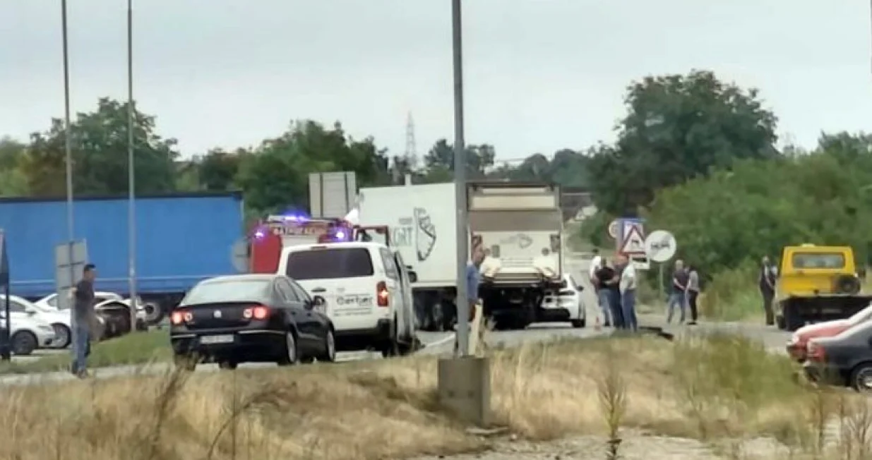 saobraćajna nesreća u modriči, poginuo policajac, sudar kamiona i policijskog vozila /Rtrs