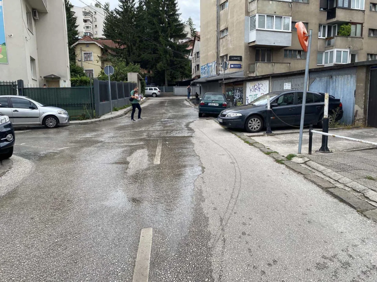 Pukla cijev u Zagrebačkoj ulici/Andrej Bjeloš