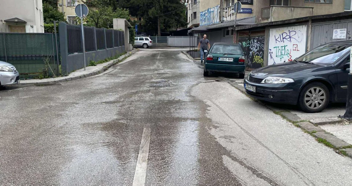 Pukla cijev u Zagrebačkoj ulici/Andrej Bjeloš