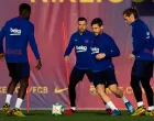 epa08159994 FC Barcelona's (L-R) Ousmane Dembele, Jordi Alba, Carles Perez and Antoine Griezmann attend a training session of the team at Joan Gamper sport complex in Sant Joan Despi, Barcelona, Spain, 24 January 2020, on the eve of their Spanish LaLiga Primera Division soccer match against Valencia CF. EPA/ENRIC FONTCUBERTA