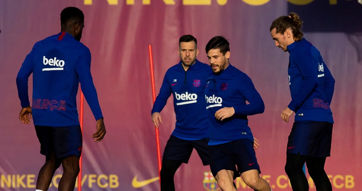 epa08159994 FC Barcelona's (L-R) Ousmane Dembele, Jordi Alba, Carles Perez and Antoine Griezmann attend a training session of the team at Joan Gamper sport complex in Sant Joan Despi, Barcelona, Spain, 24 January 2020, on the eve of their Spanish LaLiga Primera Division soccer match against Valencia CF. EPA/ENRIC FONTCUBERTA