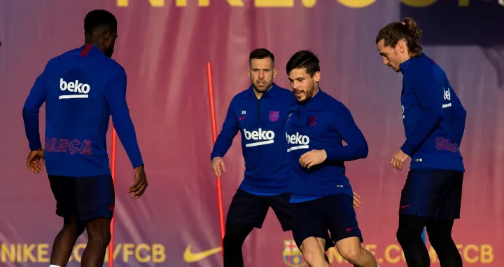 epa08159994 FC Barcelona's (L-R) Ousmane Dembele, Jordi Alba, Carles Perez and Antoine Griezmann attend a training session of the team at Joan Gamper sport complex in Sant Joan Despi, Barcelona, Spain, 24 January 2020, on the eve of their Spanish LaLiga Primera Division soccer match against Valencia CF. EPA/ENRIC FONTCUBERTA