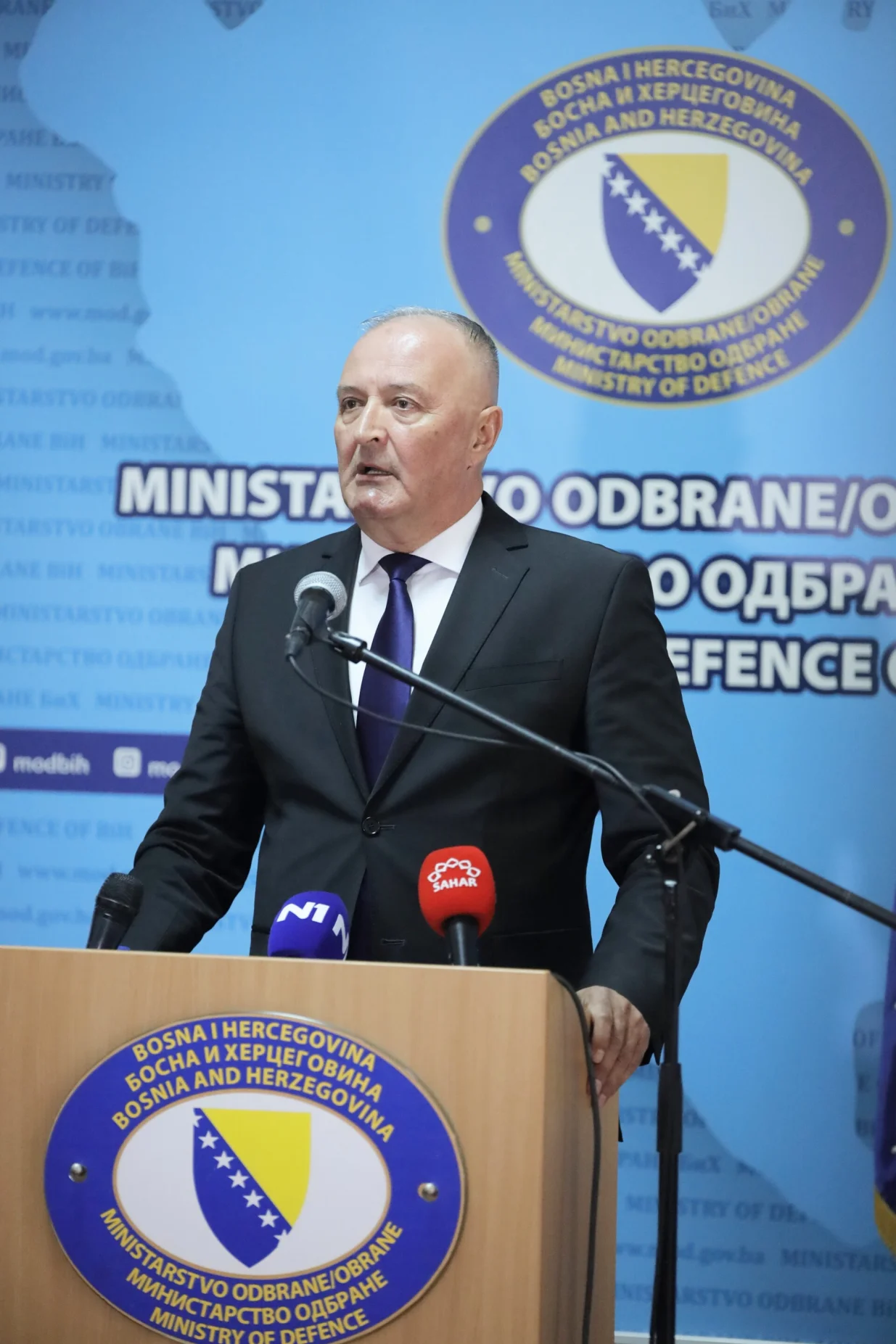 Pres-konferencija ministra odbrane Bosne i Hercegovine Zukana Heleza u vezi s događajem obilježavanja godišnjice 3. pješadijskog (Republika Srpska) puka Oružanih snaga BiH/Senad Gubelić