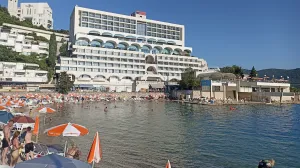 Plaža ispred hotela Sunce u 18 sati/