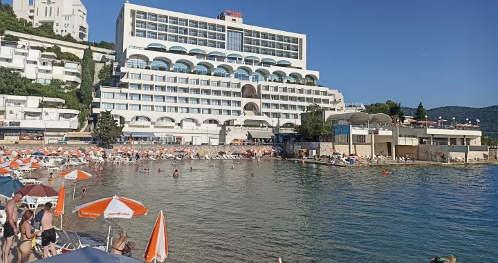 Plaža ispred hotela Sunce u 18 sati/