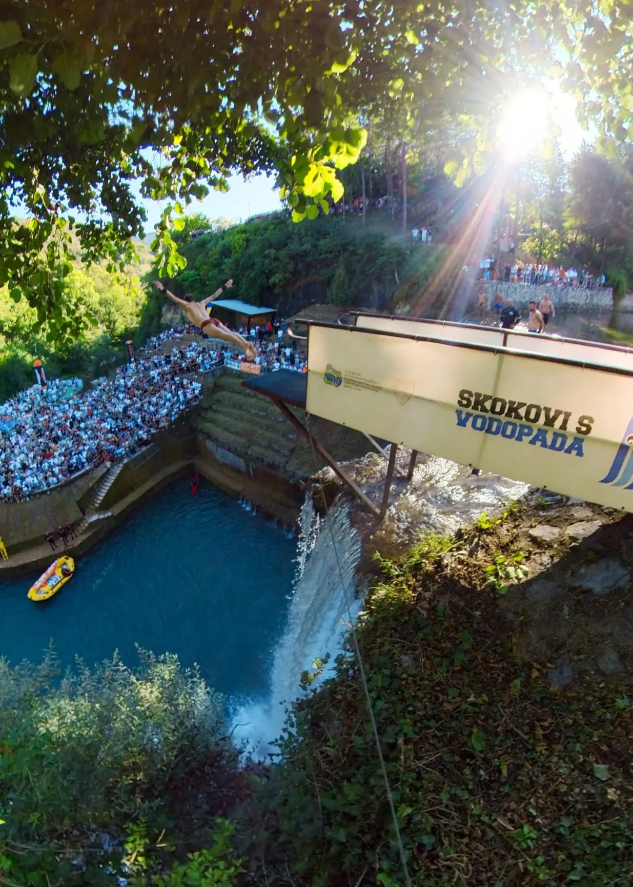 Na skokove dolaze i akrobate/