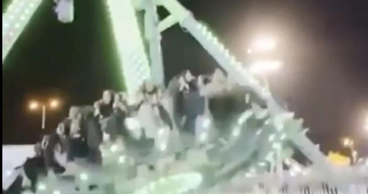 Zastrašujući trenutak urušavanja vrteške/X