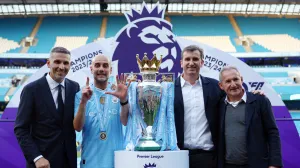 FILE PHOTO: Soccer Football - Premier League - Manchester City v West Ham United - Etihad Stadium, Manchester, Britain - May 19, 2024 Manchester City manager Pep Guardiola with chairman Khaldoon Al Mubarak, chief executive Ferran Soriano and director of football Txiki Begiristain celebrate with the trophy after winning the Premier League REUTERS/Molly Darlington EDITORIAL USE ONLY. NO USE WITH UNAUTHORIZED AUDIO, VIDEO, DATA, FIXTURE LISTS, CLUB/LEAGUE LOGOS OR 'LIVE' SERVICES. ONLINE IN-MATCH USE LIMITED TO 120 IMAGES, NO VIDEO EMULATION. NO USE IN BETTING, GAMES OR SINGLE CLUB/LEAGUE/PLAYER PUBLICATIONS. PLEASE CONTACT YOUR ACCOUNT REPRESENTATIVE FOR FURTHER DETAILS../File Photo/Foto: Molly Darlington