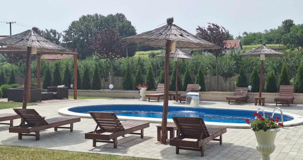 Kontrolirane vile sa bazenima/Ilustracija/Fena//