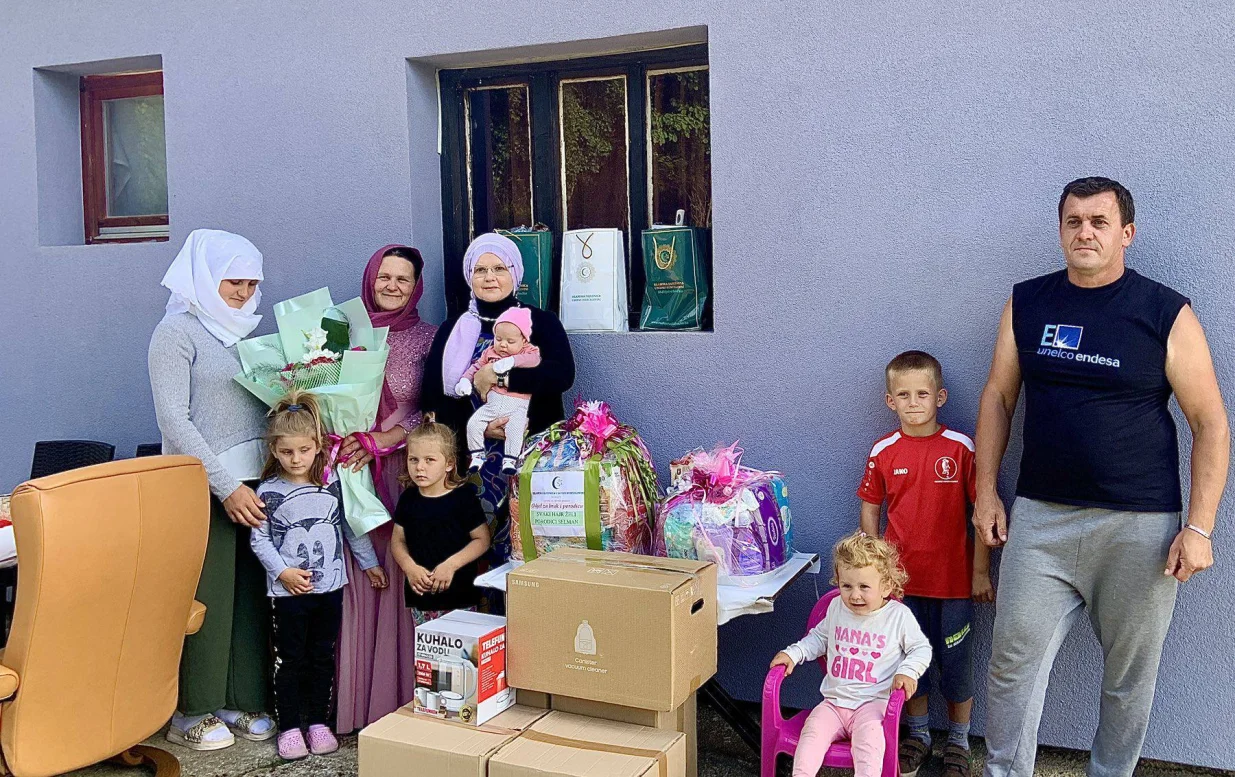 Reisul-ulema IZBiH Husein ef. Kavazović posjetio porodicu Selman iz Bosanskog Petrovca, u kojoj je rođeno deseto dijete/Medžlis Iz Bosanski Petrovac