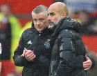 epa09567804 Manchester United manager Ole Gunnar Solskjaer (L) and Manchester City manager Pep Guardiola (R) interact after the English Premier League soccer match between Manchester United and Manchester City in Manchester, Britain, 06 November 2021. EPA/PETER POWELL EDITORIAL USE ONLY. No use with unauthorized audio, video, data, fixture lists, club/league logos or 'live' services. Online in-match use limited to 120 images, no video emulation. No use in betting, games or single club/league/player publications/Foto: Peter Powell