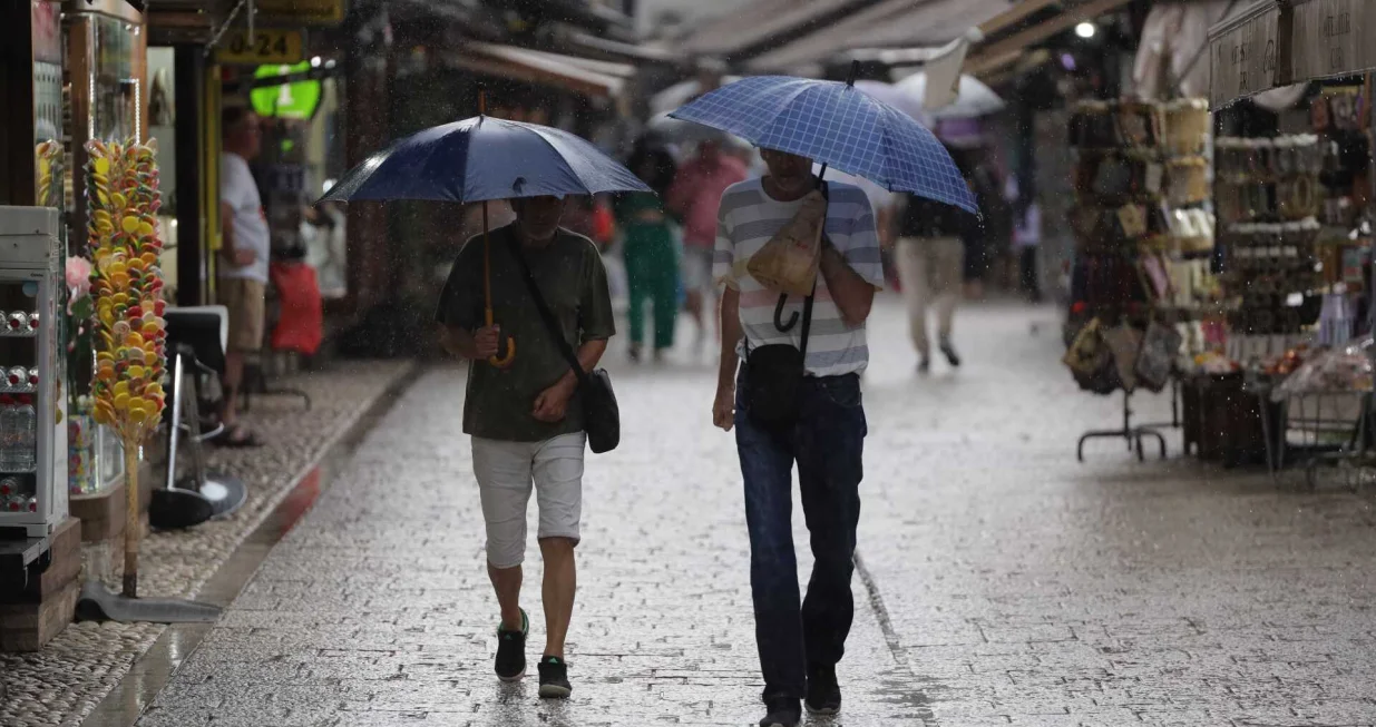 U Sarajevu pala dugoočekivana kiša i donijela osvježenje/Senad Gubelić