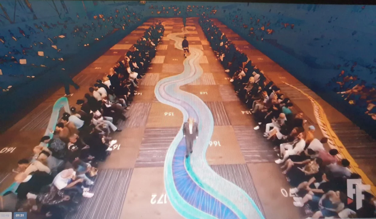 Podium defilea muške mode Louis Vuittona sa zmijama/