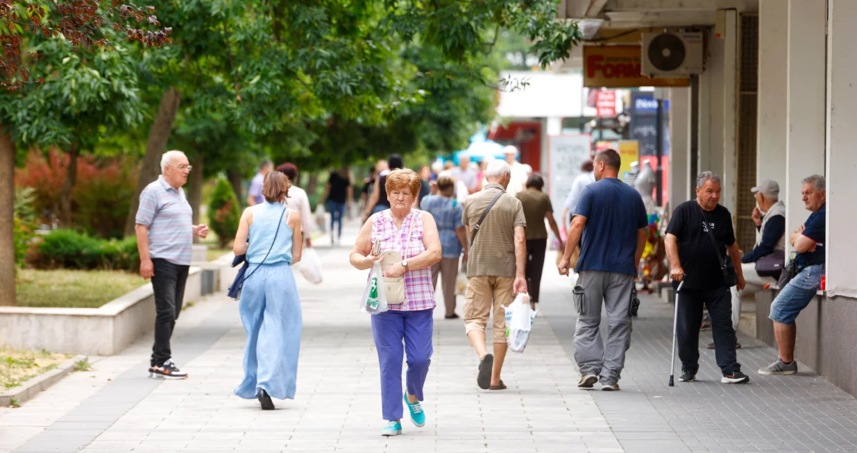 Šetači na Dobrinji/Damir Deljo