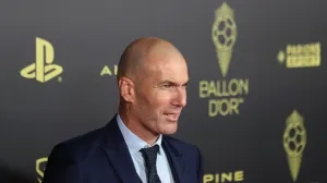 epa10249277 Former soccer player Zinedine Zidane arrives for the Ballon d'Or ceremony in Paris, France, 17 October 2022. For the first time the Ballon d'Or, presented by the magazine France Football, will be awarded to the best players of the 2021-22 season instead of the calendar year. EPA/Mohammed Badra/Foto: Mohammed Badra