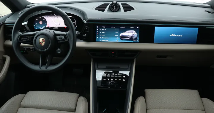 Prva generacija Macana, koja je predstavljena 2014. godine, stekla je popularnost zahvaljujući uzornoj dinamici vožnje temeljenoj na snažnim benzinskim i dizelskim motorima. Njen savremeni nasljednik mijenja pogonski koncept i postaje 100% električni automobil, ali i podiže stepen dinamike u vožnji na još viši nivo… SDGsd/