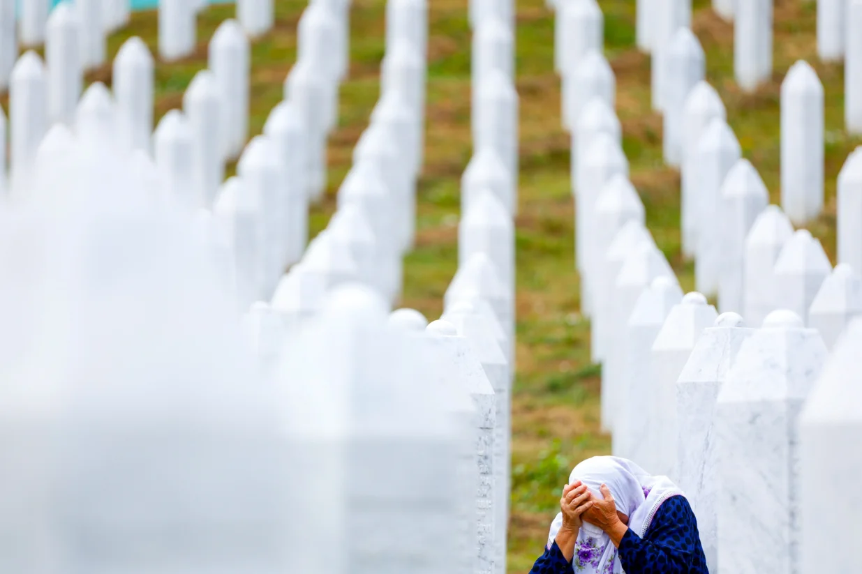 MC Srebrenica Potočari dan prije kolektivne dženaze/Damir Deljo