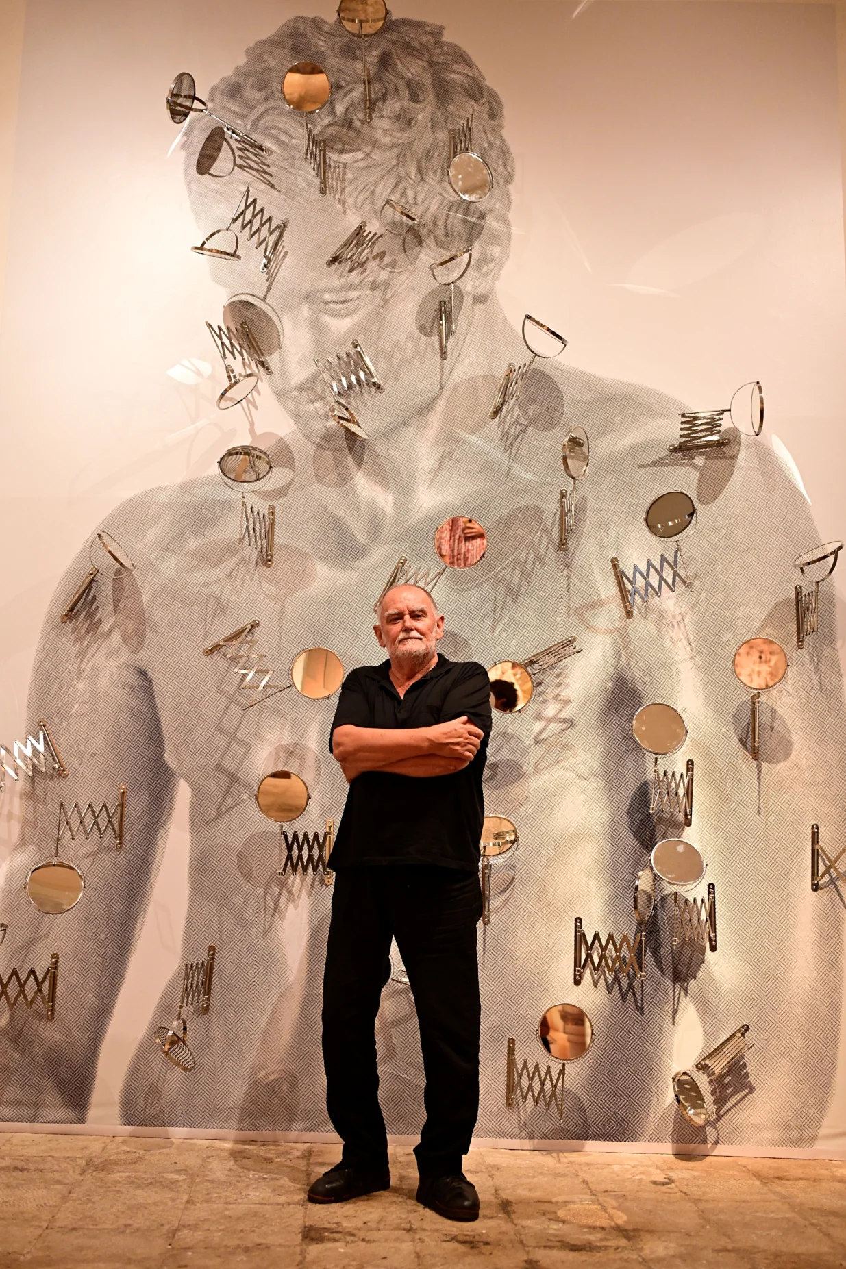 Ante Rašić ispred instalacije/Vedrana Vidovic