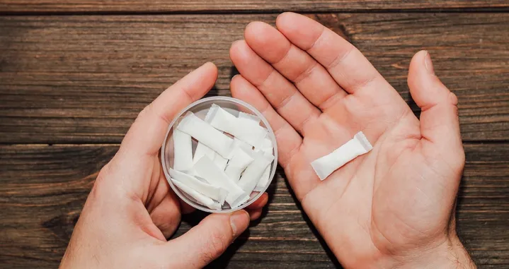 Nikotinske i kofeinske vrećice postaju sve popularnija alternativa cigaretama/