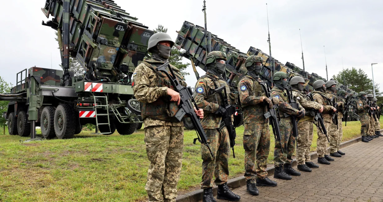FILE PHOTO: Soldiers stand during Ukrainian President Volodymyr Zelenskiy's visit to a military training area to find out about the training of Ukrainian soldiers on the ?Patriot? anti-aircraft missile system, at an undisclosed location, in Germany, June 11, 2024. Jens Buttner/Pool via REUTERS/File Photo/Jens Buttner