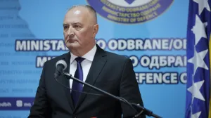 Pres-konferencija ministra odbrane Bosne i Hercegovine Zukana Heleza u vezi s događajem obilježavanja godišnjice 3. pješadijskog (Republika Srpska) puka Oružanih snaga BiH/Senad Gubelić