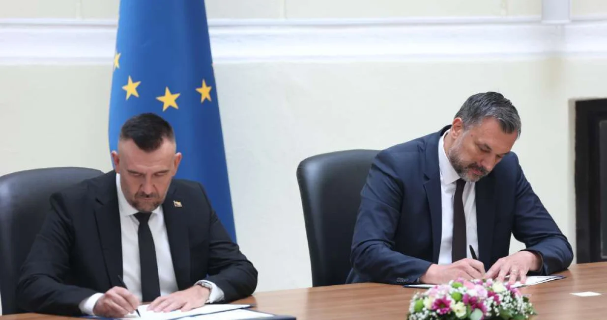 Konaković i Imamović potpisali sporazum o lakšem/Hazim Aljović