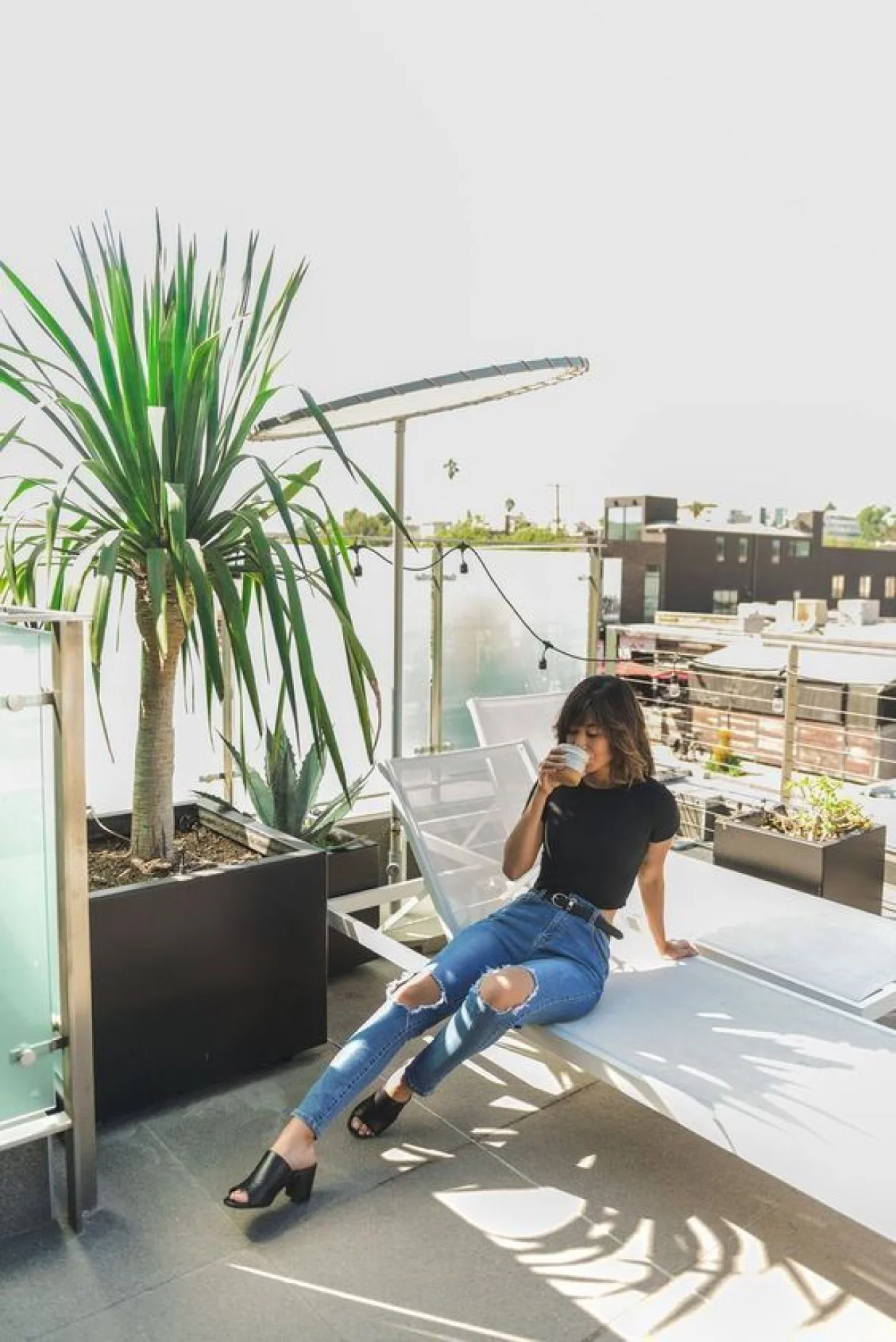 Crne papuče s blok petom i širokim kaišem//