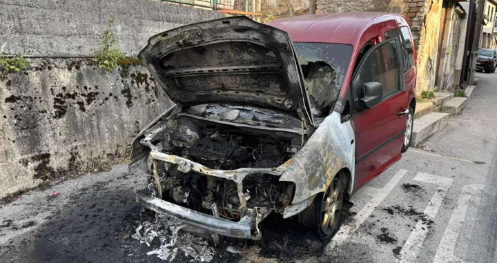 Izgorilo vozilo u sarajevskom naselju Gorica, požar, paljevina, automobil/Nedim Fetahović