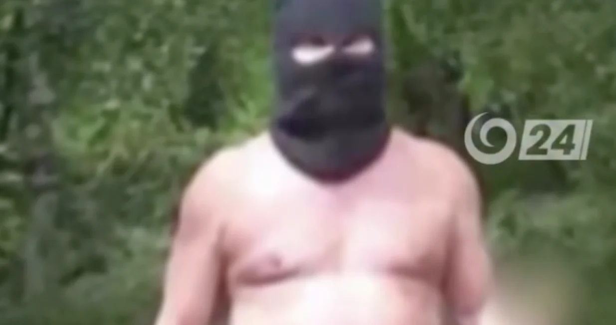 Jezivi muškarac sa dildom na kolcu/Joj 