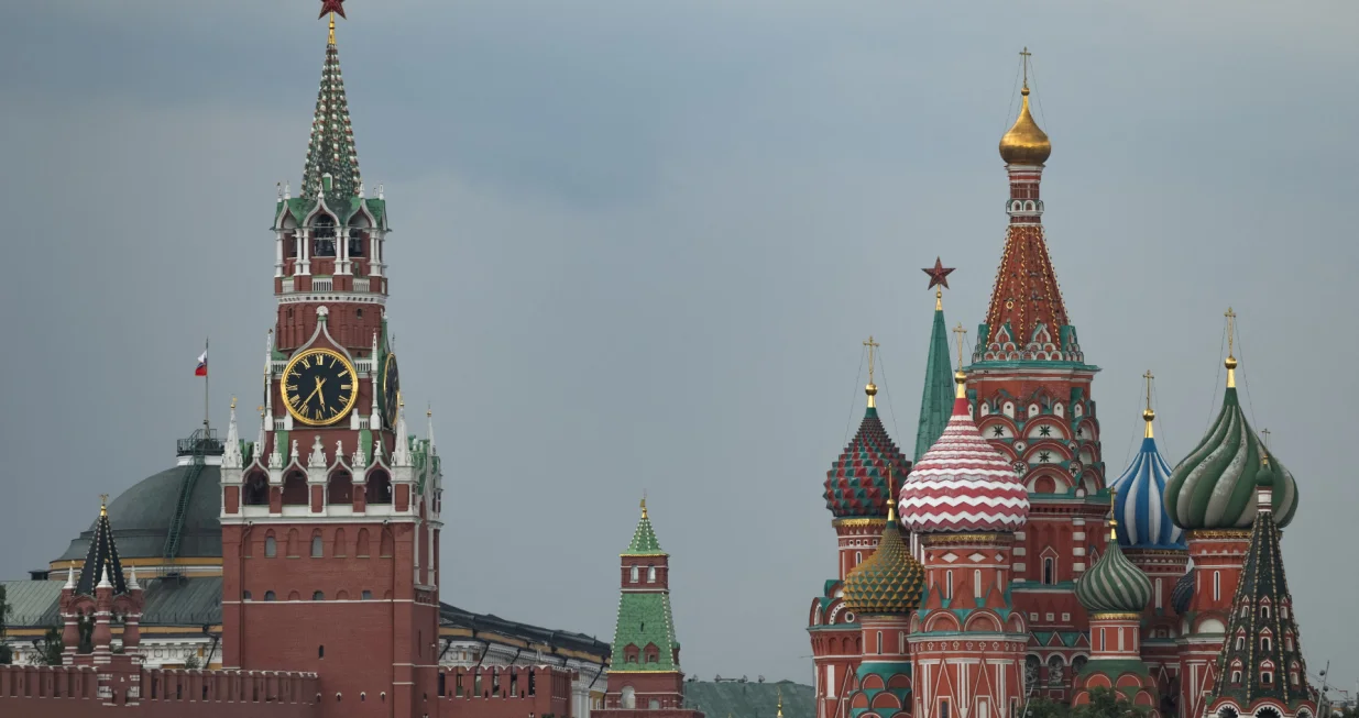 A view of Kremlin's Spasskaya tower and St. Basil's Cathedral, during a stormy weather in Moscow, Russia July 14, 2025. REUTERS/Evgenia Novozhenina/Evgenia Novozhenina