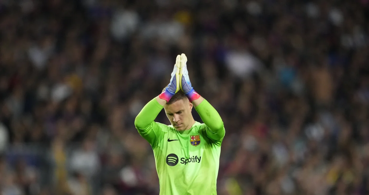 epa10239426 FC Barcelona's Marc-Andre ter Stegen reacts during the UEFA Champions League Group C soccer match between FC Barcelona and FC Internazionale Milano, in Barcelona, eastern Spain, 12 October 2022. EPA/Alejandro Garcia/Foto: Alejandro Garcia