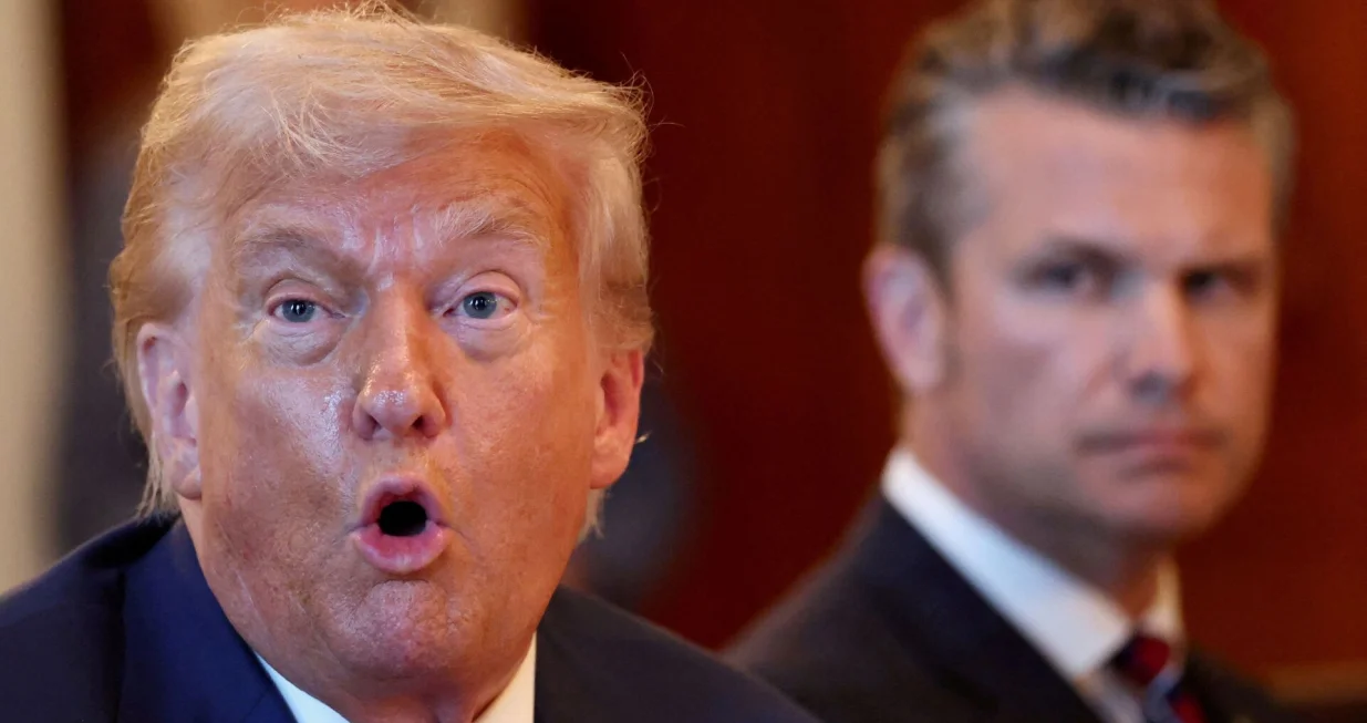 FILE PHOTO: U.S. Defense Secretary Pete Hegseth looks at U.S. President Donald Trump as he speaks during a bilateral dinner with Israeli Prime Minister Benjamin Netanyahu (not pictured), at the White House in Washington, D.C., U.S., July 7, 2025. REUTERS/Kevin Lamarque/File Photo/Reuters/kevin Lamarque/file Photo