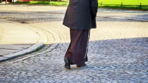 Sveštenik groblja obilazi na svojstven način /Shutterstock