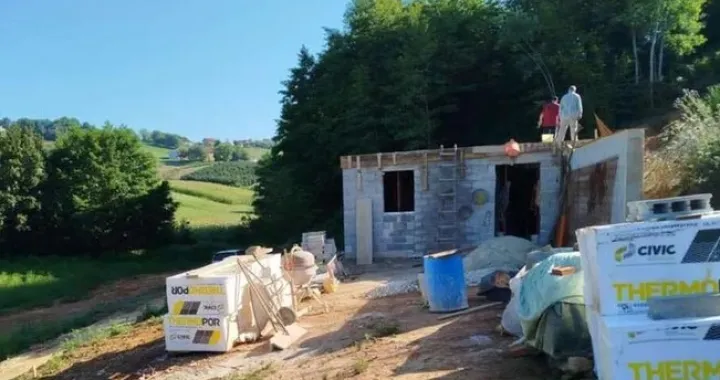 velika kladuša, Komšije poklonili zemlju i započeli izgradnju kuće porodici Džananović/Fena