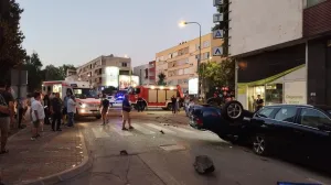 Nesreća u bh. gradu: sudarili se automobil i kombi, automobil završio na krovu/Glas Srpske