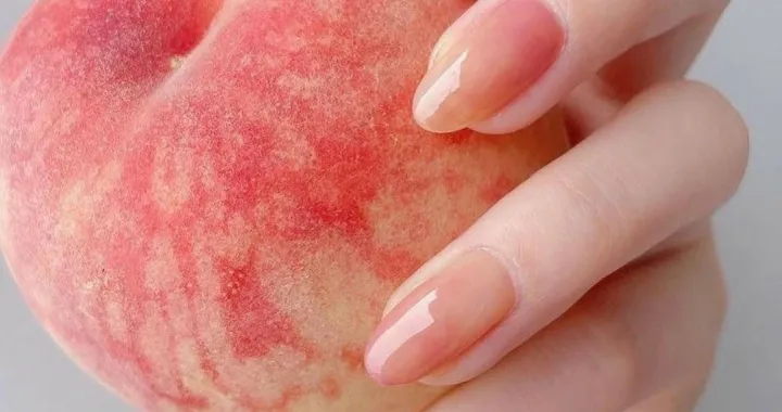 Nokti boje breskve//