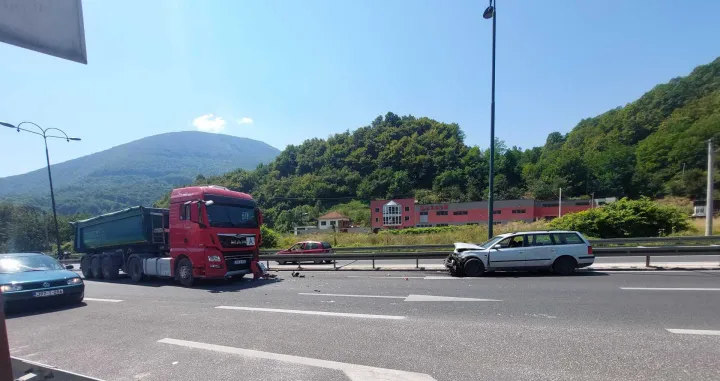 sudar u blažuju, brza cesta, kamion i automobil/Damir Deljo 