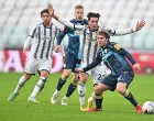 epa10376421 Juventus' Nicolo Fagioli (2-R) and Rijeka's Alen Halilovic (R) in action during the friendly soccer match between Juventus FC and HNK Rijeka at the Allianz Stadium in Turin, Italy, 22 December 2022. EPA/Alessandro Di Marco/Foto: Alessandro Di Marco