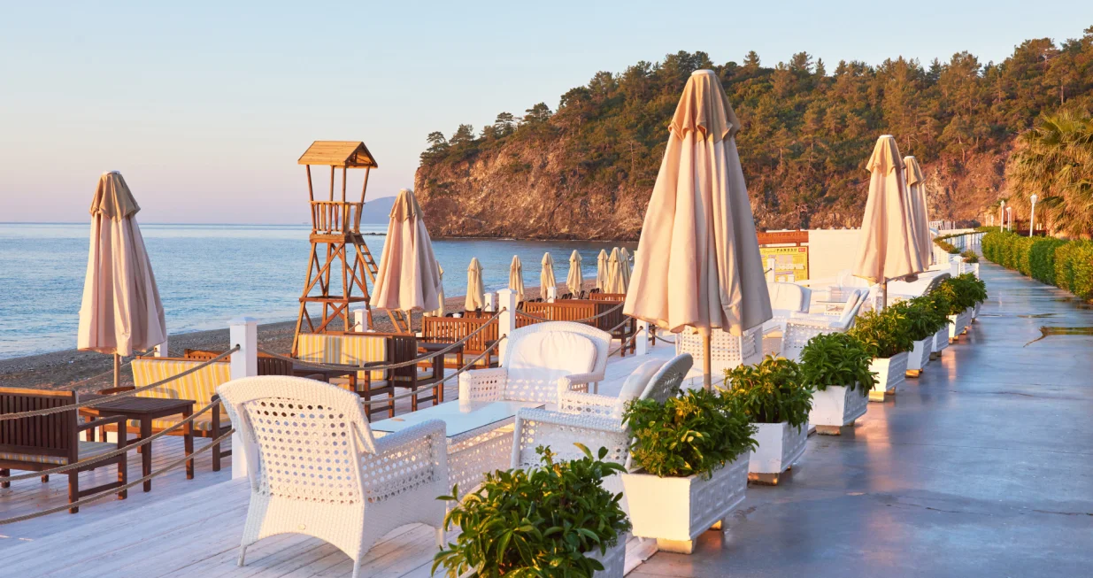 Sunce, more i – bezdušno "deranje"/Free Pik