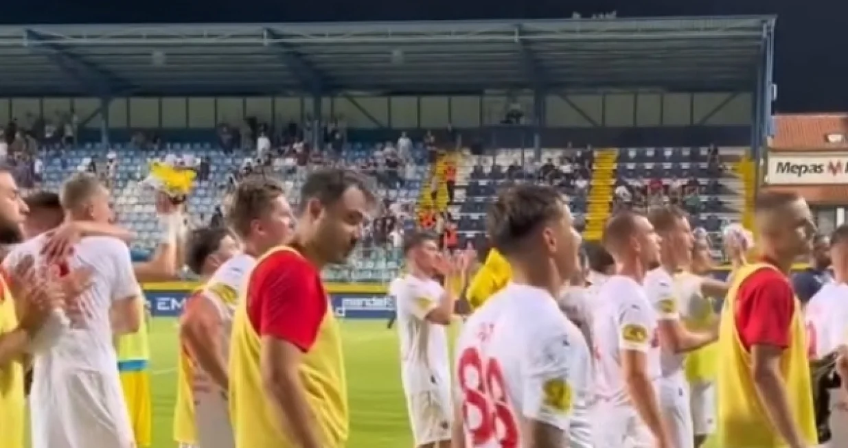 Slavlje igrača i navijača Veleža/Foto: 