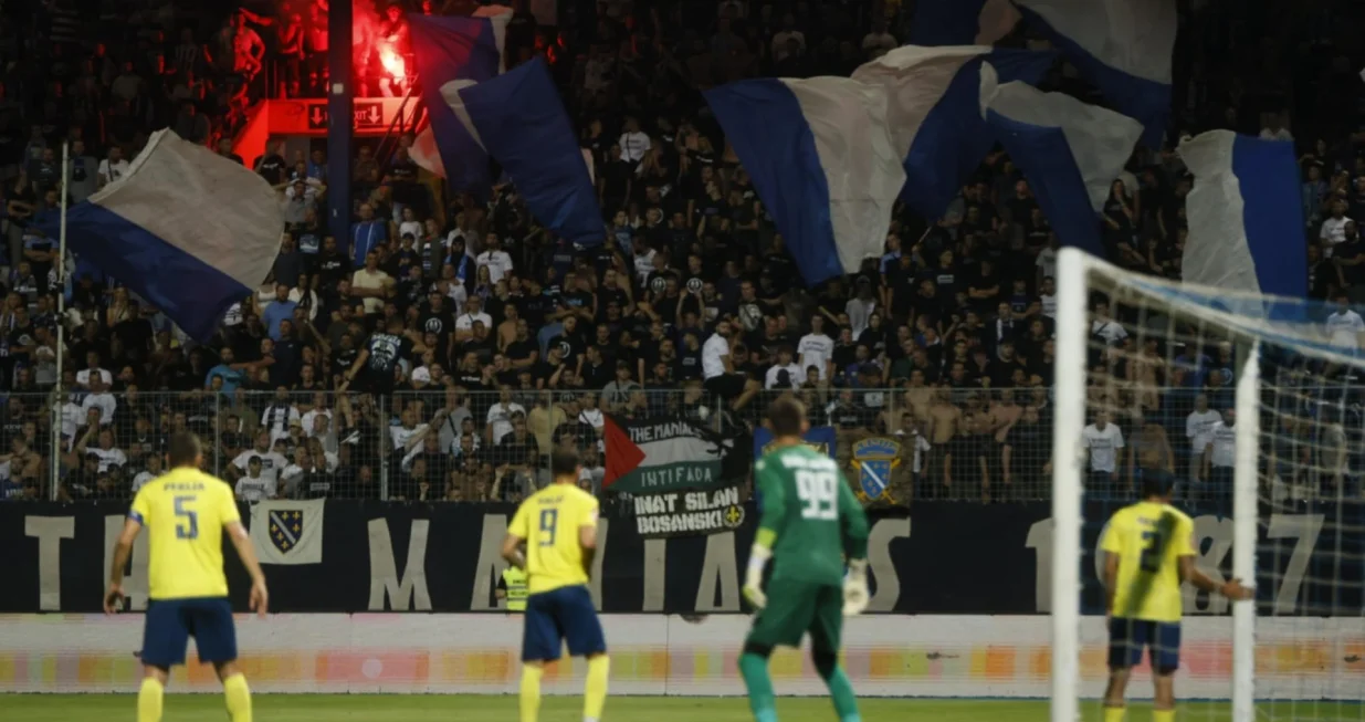 Manijaci na istočnoj tribini/Foto: 