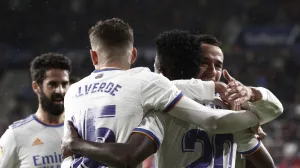 epa09899746 Real Madrid's Lucas Vazquez (R) celebrates with (L-R) Isco Alarcon, Fede Valverde and Vinicius Junior after scoring the 1-3 during the Spanish LaLiga soccer match between CA Osasuna and Real Madrid at El Sadar stadium in Pamplona, Navarra, Spain, 20 April 2022. EPA/JESUS DIGES/Foto: Jesus Diges