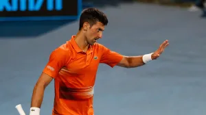 epa10395333 Novak Djokovic of Serbia in his match against Sebastian Korda of the United States during the Mens Singles Final 2023 Adelaide International Tennis Tournament at the Memorial Drive Tennis Centre in Adelaide, Australia, 08 January 2023. EPA/MATT TURNER AUSTRALIA AND NEW ZEALAND OUT/Foto: Matt Turner