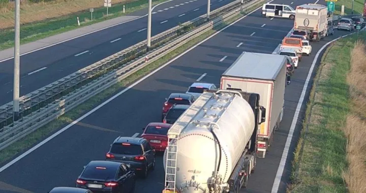 Saobraćaj obustavljen/HAK//