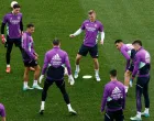 epa10386210 Real Madrid's players Lucas Vazquez (2-L) and Tony Kroos (4-L) participate in their team's training session at Valdebabas Sports City in Madrid, Spain, 02 January 2023. EPA/J.J. GUILLEN/Foto: J.j. Guillen